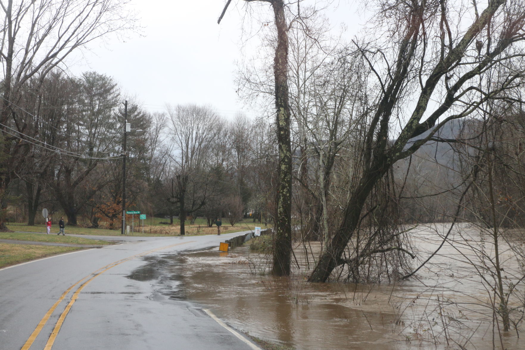 Thickety down to one lane in Clyde